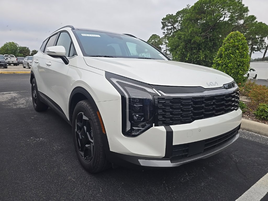 Certified 2026 Kia Sportage EX w/ EX Panoramic Sunroof Package AWD/4WD image 3