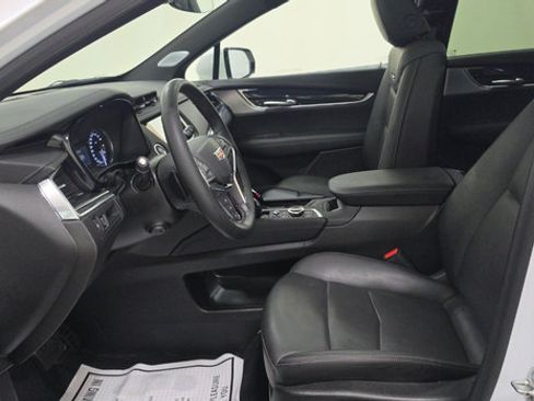 Used 2025 Cadillac XT5 Premium Luxury AWD/4WD image 8