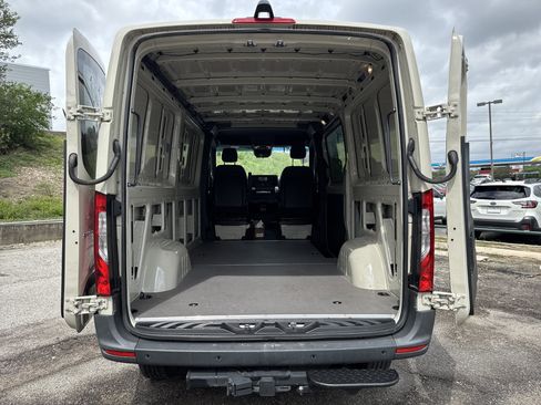 Used 2023 Mercedes-Benz Sprinter 2500 image 27