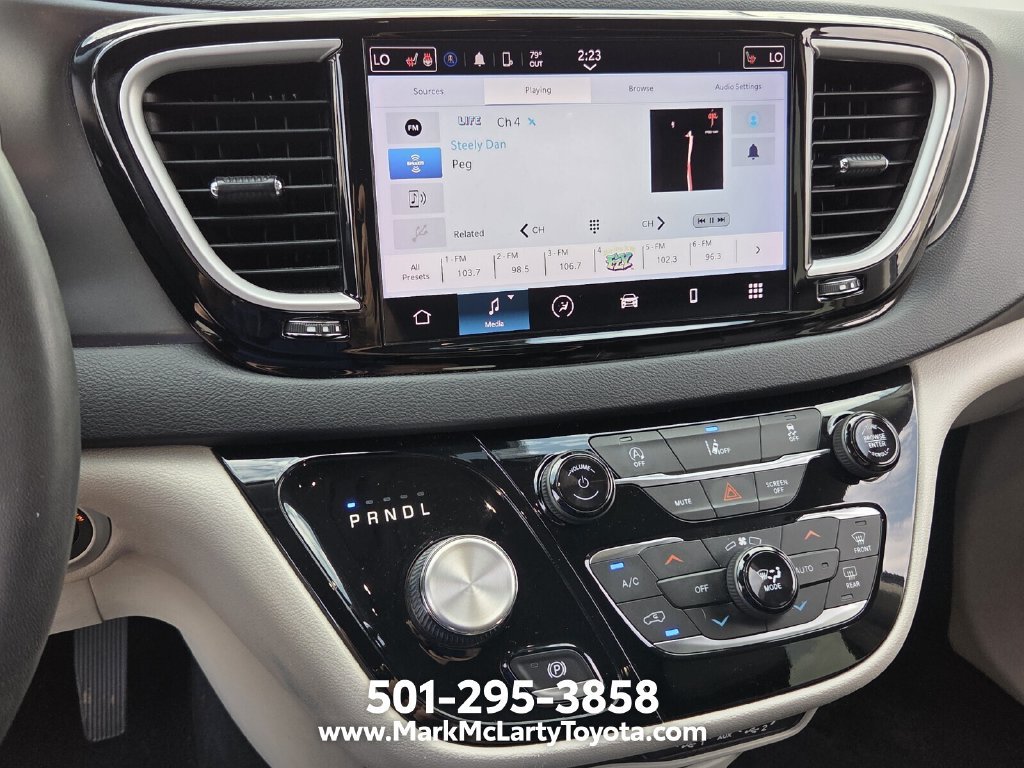 Used 2022 Chrysler Pacifica Touring-L FWD image 17