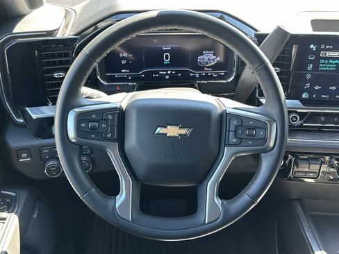 Used 2025 Chevrolet Silverado 2500 LTZ w/ LTZ Convenience Package image 19