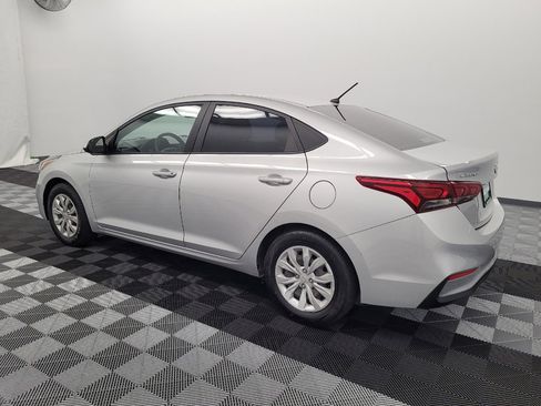 Used 2022 Hyundai Accent SE w/ Cargo Package FWD image 3