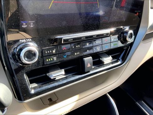 Used 2022 Toyota Highlander Platinum AWD/4WD image 31