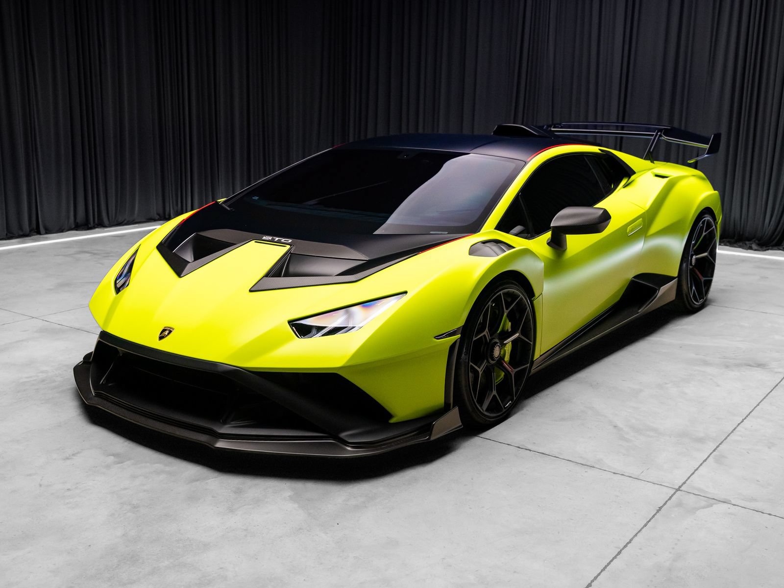 Used 2022 Lamborghini Huracan STO RWD image 27