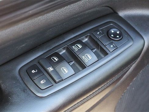 Used 2019 Jeep Grand Cherokee Laredo image 27