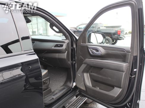 Used 2024 GMC Yukon XL AT4 w/ AT4 Premium Plus Package image 28