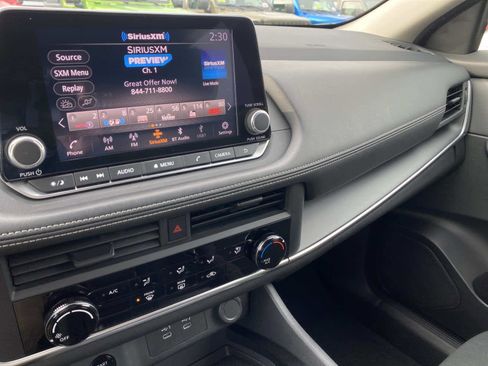 Used 2024 Nissan Rogue S image 29