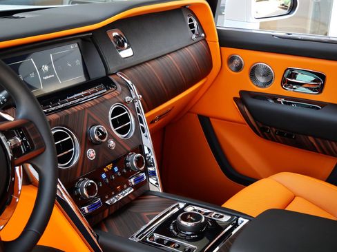 Certified 2024 Rolls-Royce Cullinan AWD/4WD image 24
