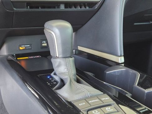 Used 2025 Toyota Camry XSE FWD image 12
