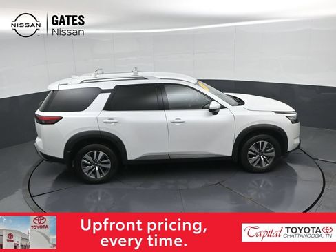 Used 2025 Nissan Pathfinder SL AWD/4WD image 47