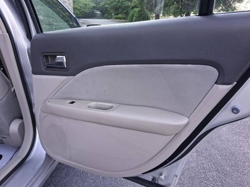 Used 2010 Ford Fusion S FWD image 21