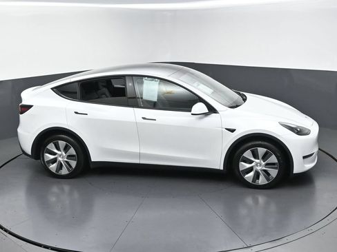 Used 2023 Tesla Model Y Long Range AWD/4WD image 42