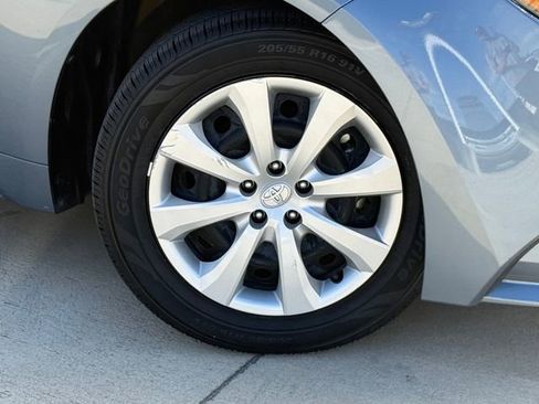 Used 2025 Toyota Corolla LE w/ Carpet Mat Package (TMS) FWD image 2