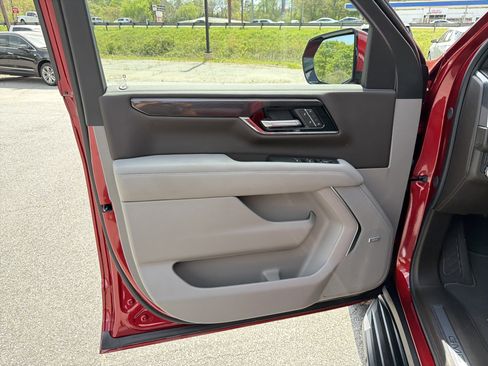 New 2026 GMC Yukon XL Elevation w/ Elevation Premium Package AWD/4WD image 12