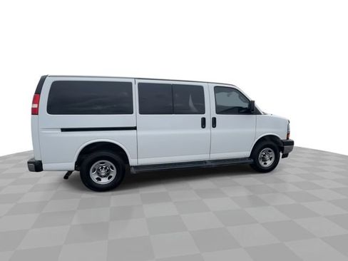 Used 2017 Chevrolet Express 3500 LT w/ LT Preferred Equipment Group RWD image 9