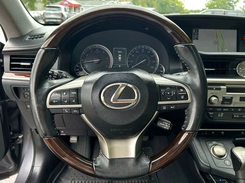 Used 2018 Lexus ES 350 w/ Navigation System Package image 16