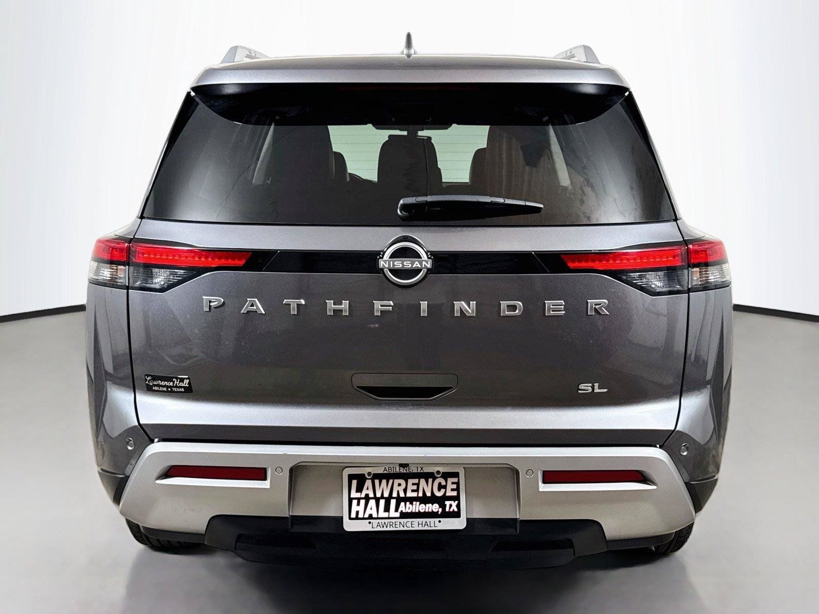 Used 2025 Nissan Pathfinder SL FWD image 5