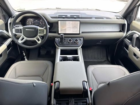 Used 2025 Land Rover Defender 110 X-Dynamic SE image 16
