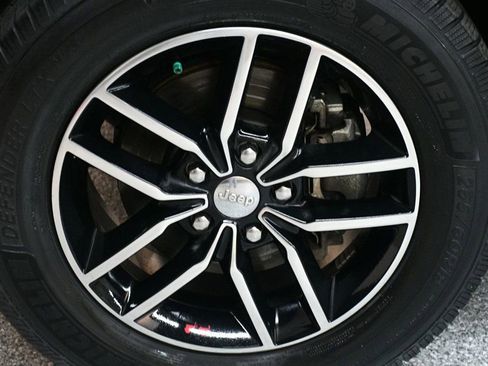 Used 2018 Jeep Grand Cherokee Trailhawk w/ Trailhawk Luxury Group image 18