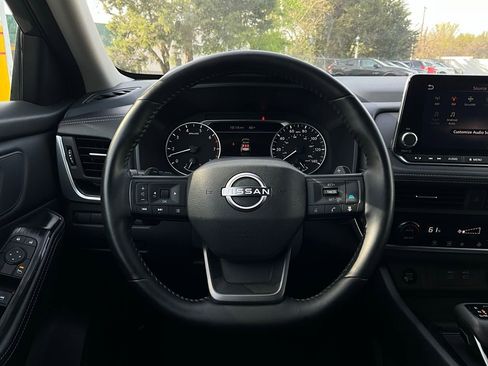 Used 2025 Nissan Rogue SV image 33