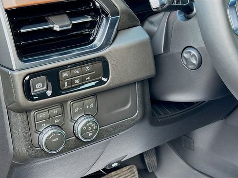 New 2026 GMC Yukon Denali w/ Sun & Power Step Package AWD/4WD image 10