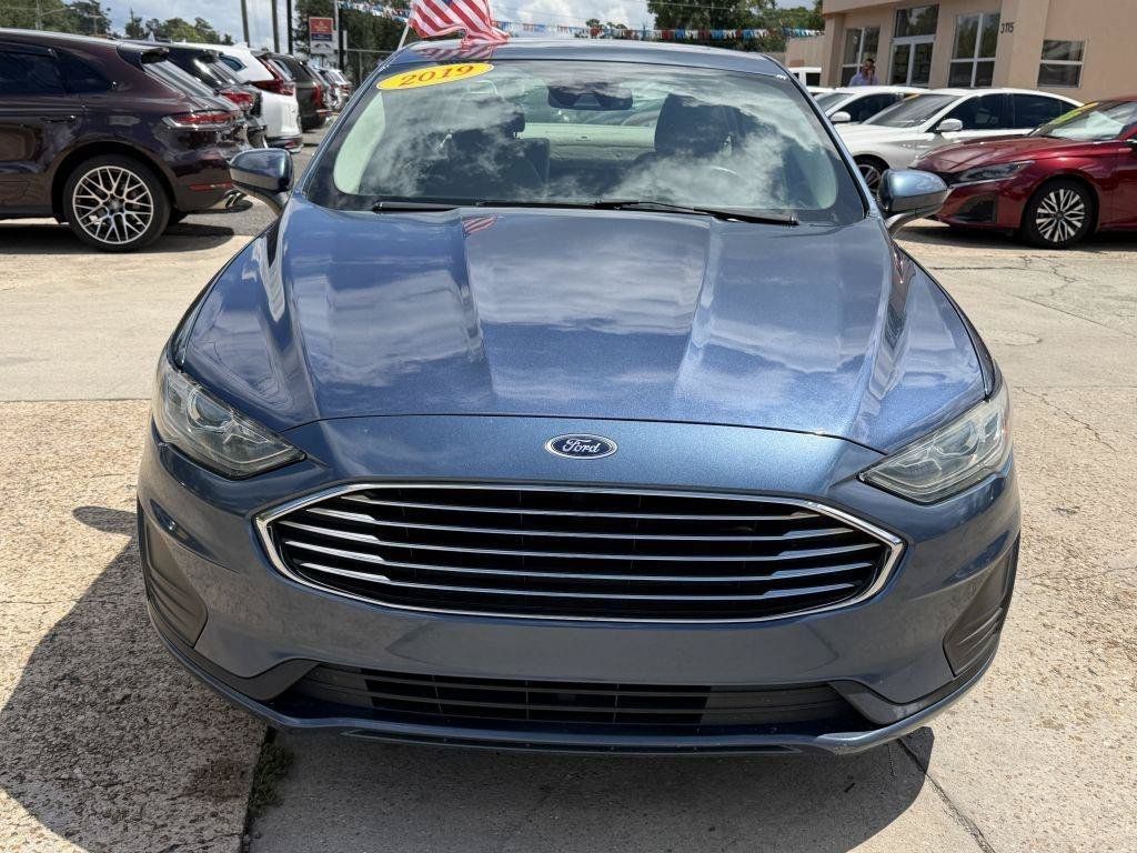 Used 2019 Ford Fusion SE FWD image 2