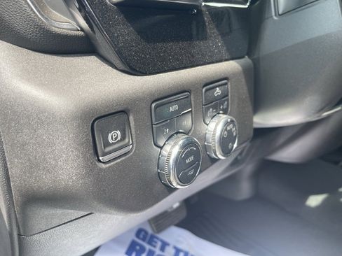 Used 2025 GMC Sierra 1500 SLE w/ Preferred Package image 26