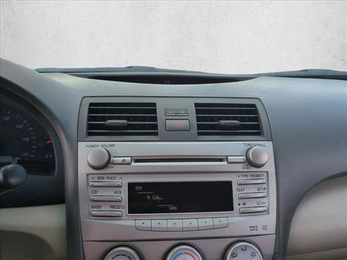 Used 2010 Toyota Camry LE FWD image 13