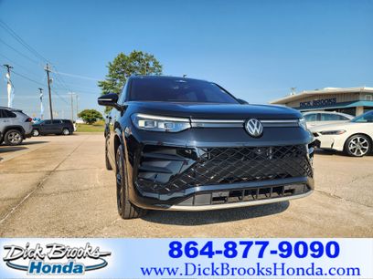 Used 2025 Volkswagen Tiguan SEL R-Line