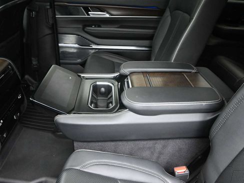 Used 2022 Jeep Grand Wagoneer Series II w/ Convenience Group III image 18