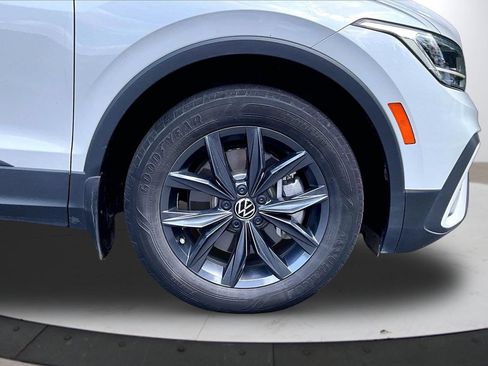 Used 2023 Volkswagen Tiguan SE AWD/4WD image 32