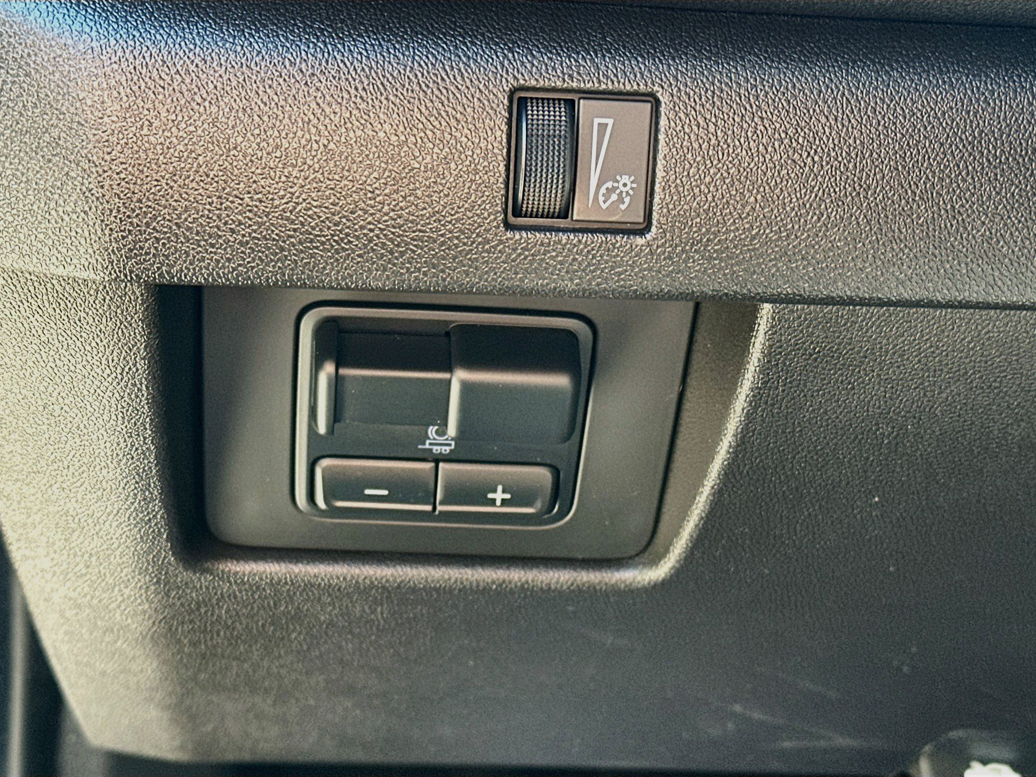 Used 2024 Chevrolet Colorado Trail Boss w/ Technology Package AWD/4WD image 16