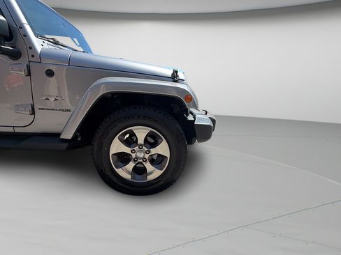Used 2018 Jeep Wrangler Sahara w/ Connectivity Group AWD/4WD image 32