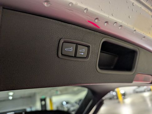 Used 2025 Porsche Macan image 24