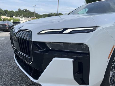 Certified 2025 BMW 740i w/ Premium Package RWD image 11