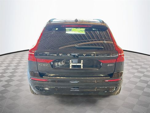 Used 2023 Volvo XC60 B5 Core image 7