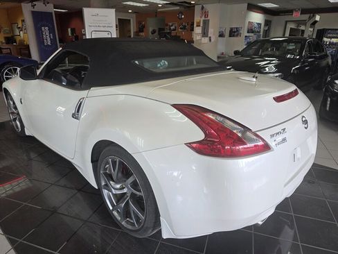 Used 2015 Nissan 370Z Touring Sport RWD image 8