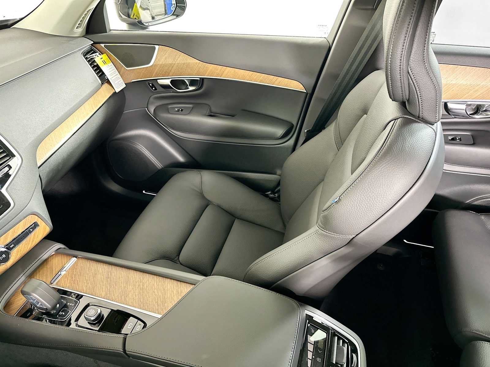 Certified 2025 Volvo XC90 T8 Plus w/ Protection Package Premier AWD/4WD image 19