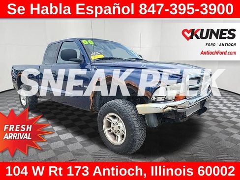 Used 2000 Dodge Dakota 4x4 Club Cab image 1