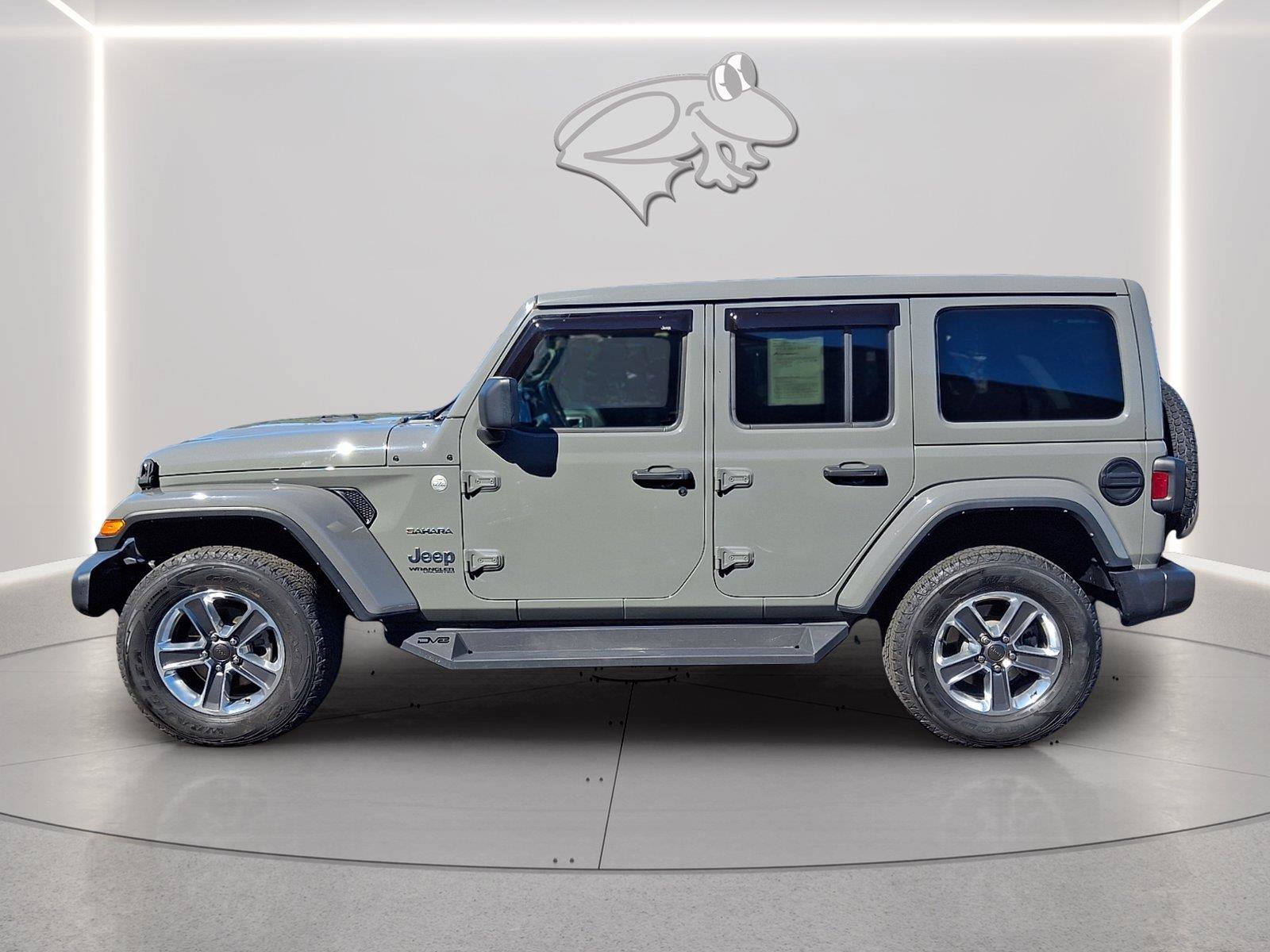 Used 2022 Jeep Wrangler Unlimited Sahara w/ Cold Weather Group AWD/4WD image 2