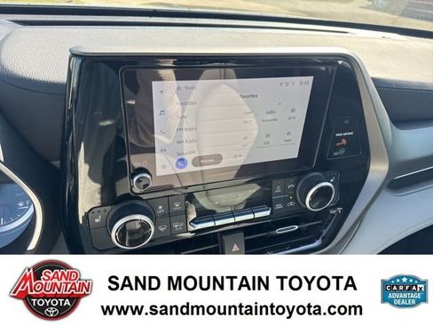 Used 2024 Toyota Highlander XLE image 23