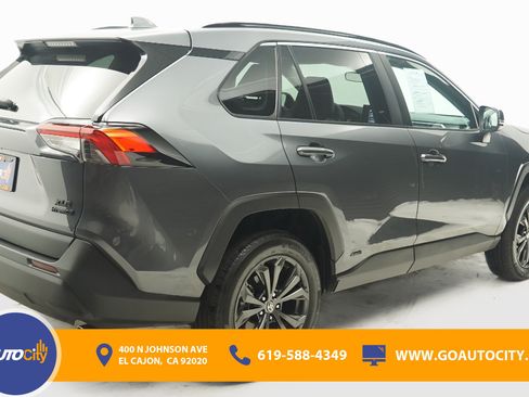 Used 2022 Toyota RAV4 XLE Premium AWD/4WD image 6
