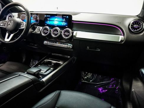 Used 2022 Mercedes-Benz GLB 250 4MATIC w/ Premium Package Lite image 12