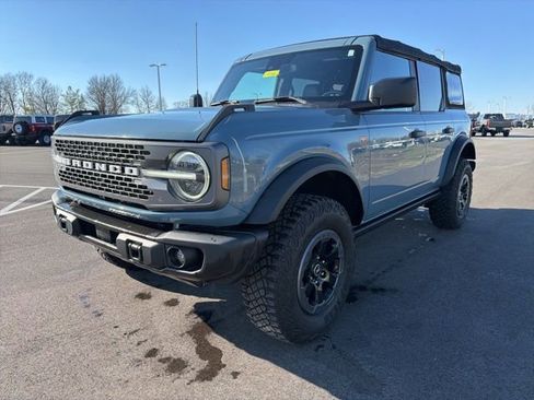 Used 2022 Ford Bronco Badlands image 2