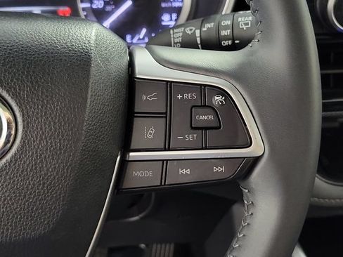Used 2024 Toyota Highlander XSE FWD image 26