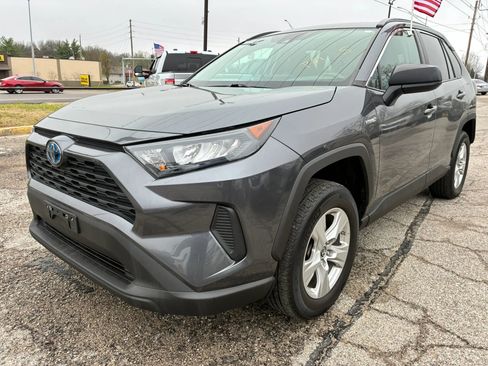 Used 2021 Toyota RAV4 LE image 2