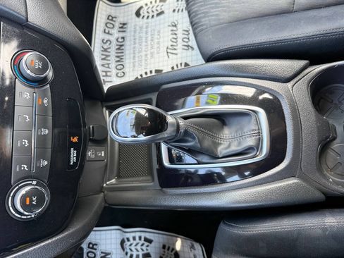 Used 2017 Nissan Rogue S FWD image 16