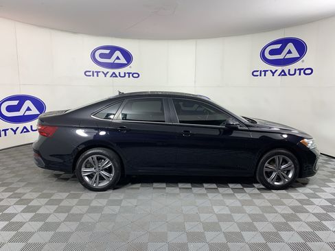 Used 2023 Volkswagen Jetta SE w/ Panoramic Sunroof Package FWD image 2