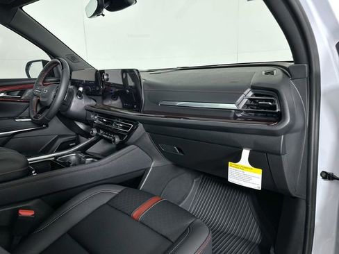 New 2026 Chevrolet Traverse RS w/ LPO, Floor Liner Package AWD/4WD image 30
