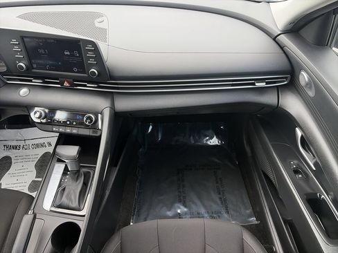 Used 2023 Hyundai Elantra SEL FWD image 18